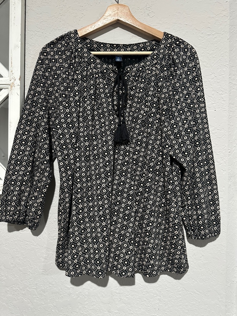 Women's Black and White Geometric Tassel Peasant Blouse